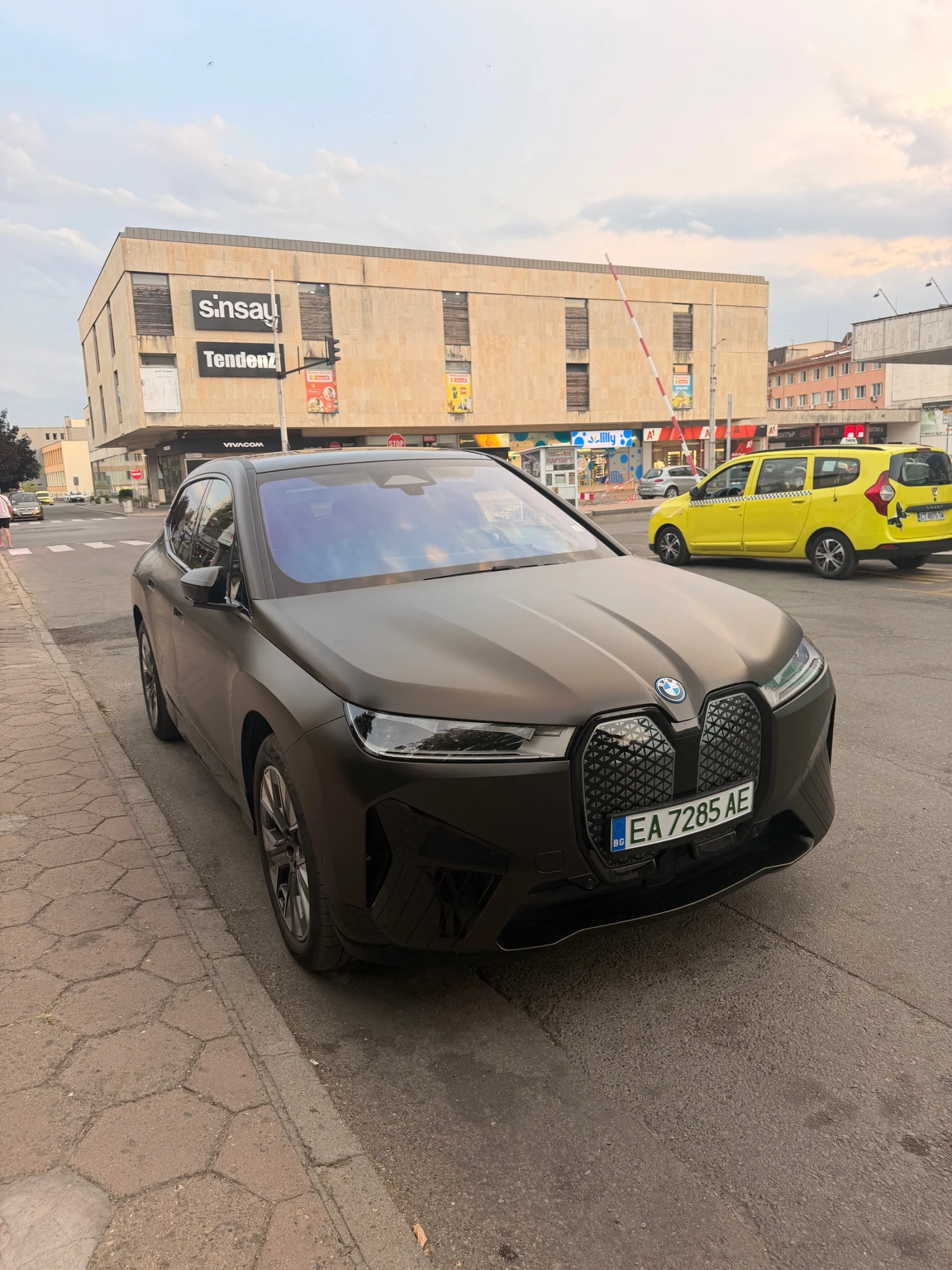 BMW iX IX 50, снимка 3 - Автомобили и джипове - 55934235