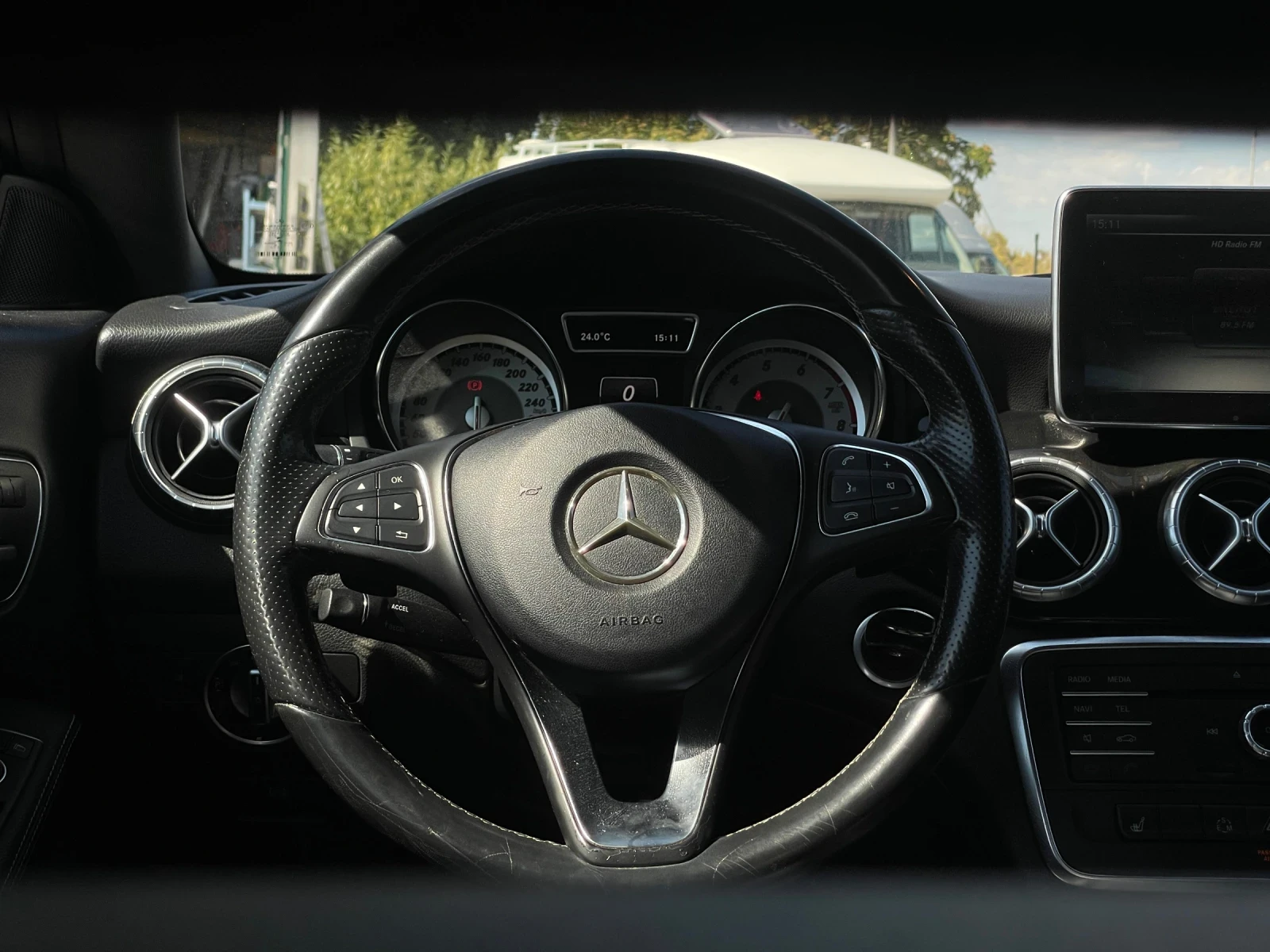 Mercedes-Benz CLA 250 AMG / 4 MATIC / DISTRONIC / PANORAMA / PODGREV, снимка 10 - Автомобили и джипове - 56071087