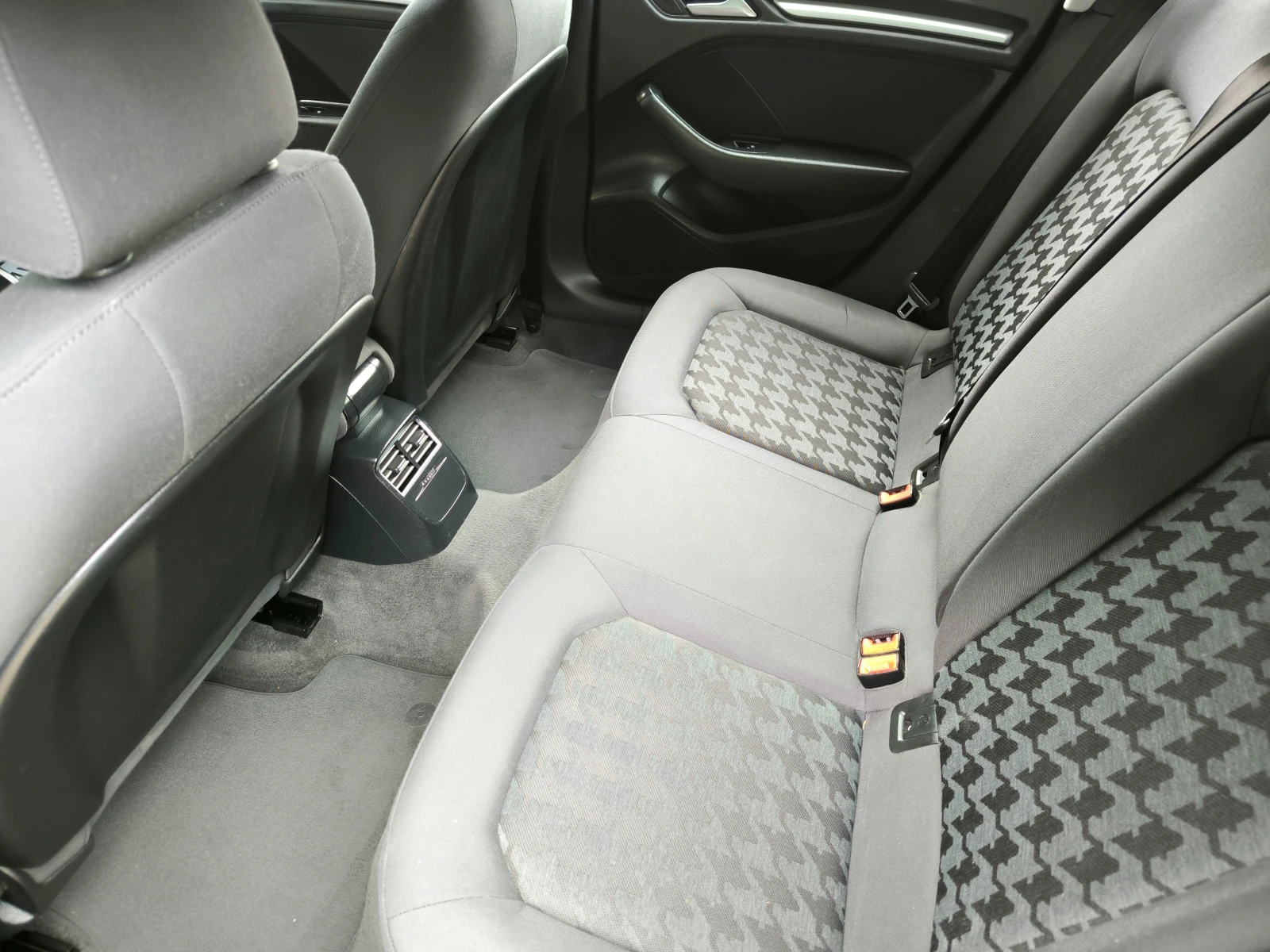 Audi A3 Т.D.i-105k.c.6 ckop.НАВИ, КЛИМАТРОНИК, ЕВРО 5В!, снимка 14 - Автомобили и джипове - 56181476