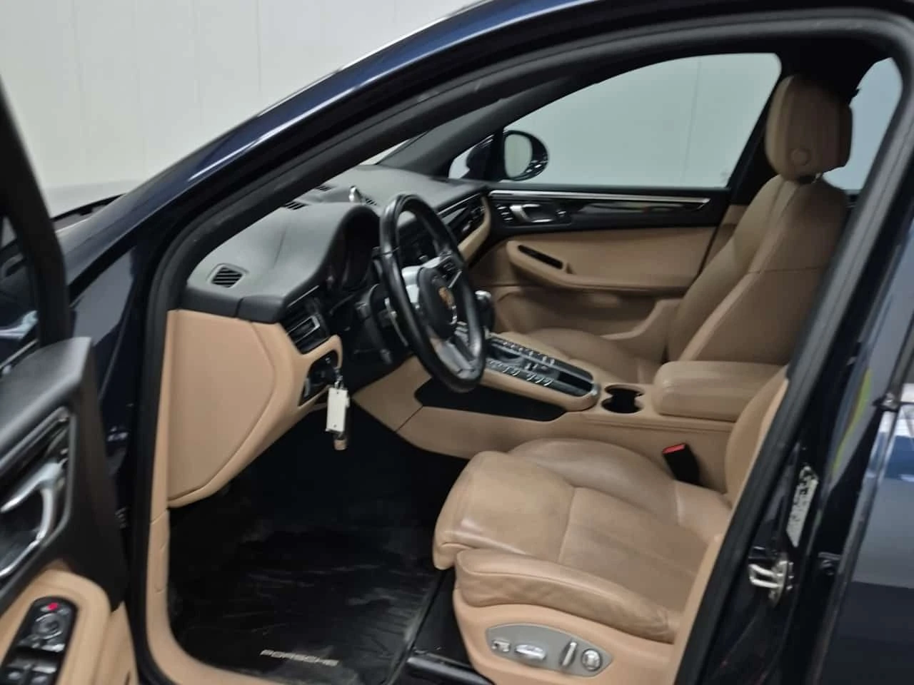 Porsche Macan S| 360 КАМЕРИ| ОБДУХВАНЕ| ПАНОРАМА| CARFAX| , снимка 9 - Автомобили и джипове - 54070570