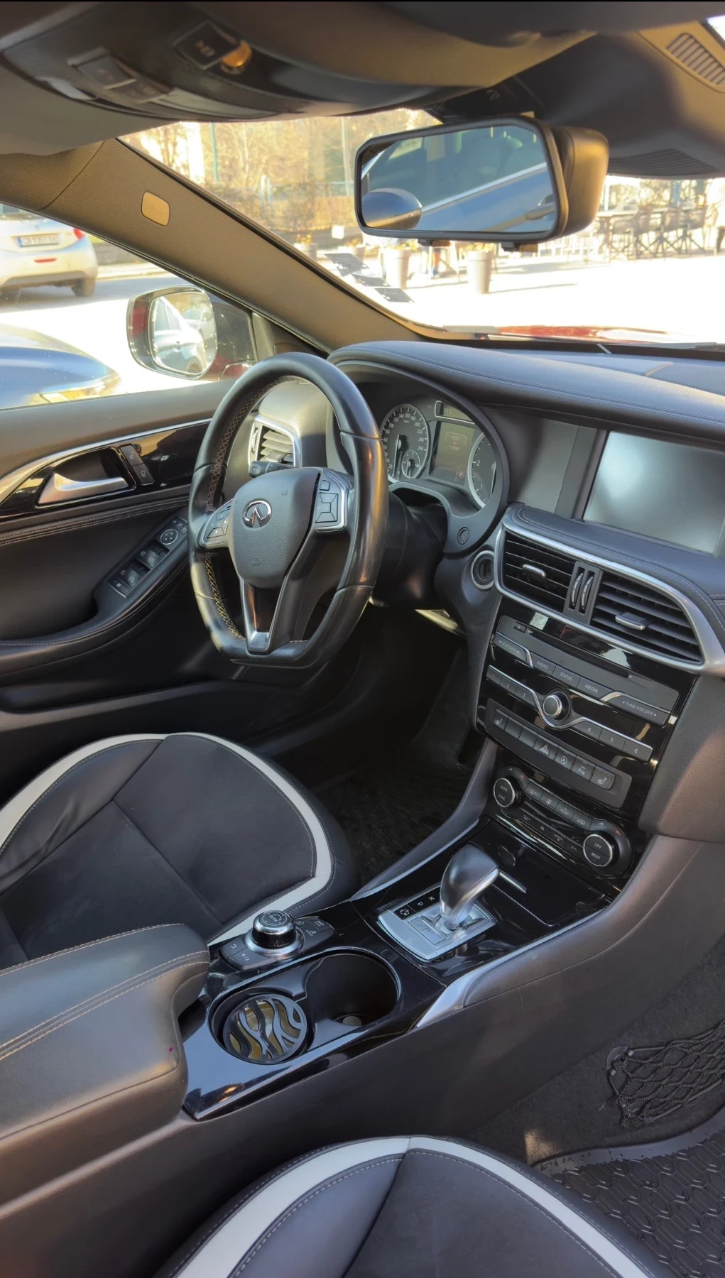 Infiniti Q30 2.2 AWD, снимка 4 - Автомобили и джипове - 54593640