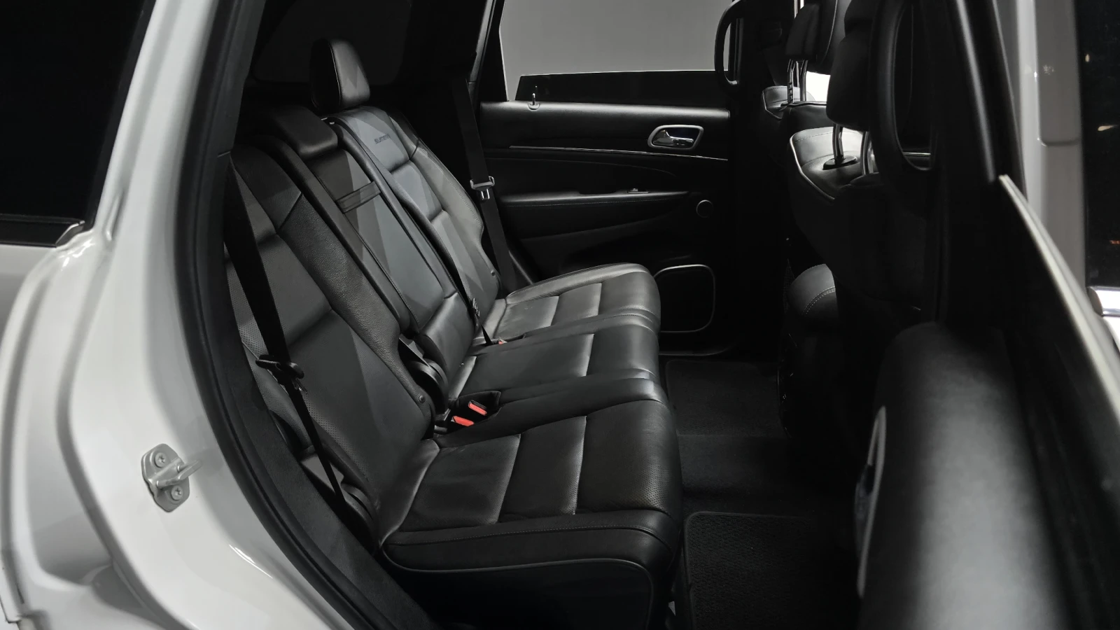 Jeep Grand cherokee 2020* SUMMIT* ОБДУХ* ДИСТРОНИК* HARMAN* PANO* 8ZF*, снимка 15 - Автомобили и джипове - 54750611