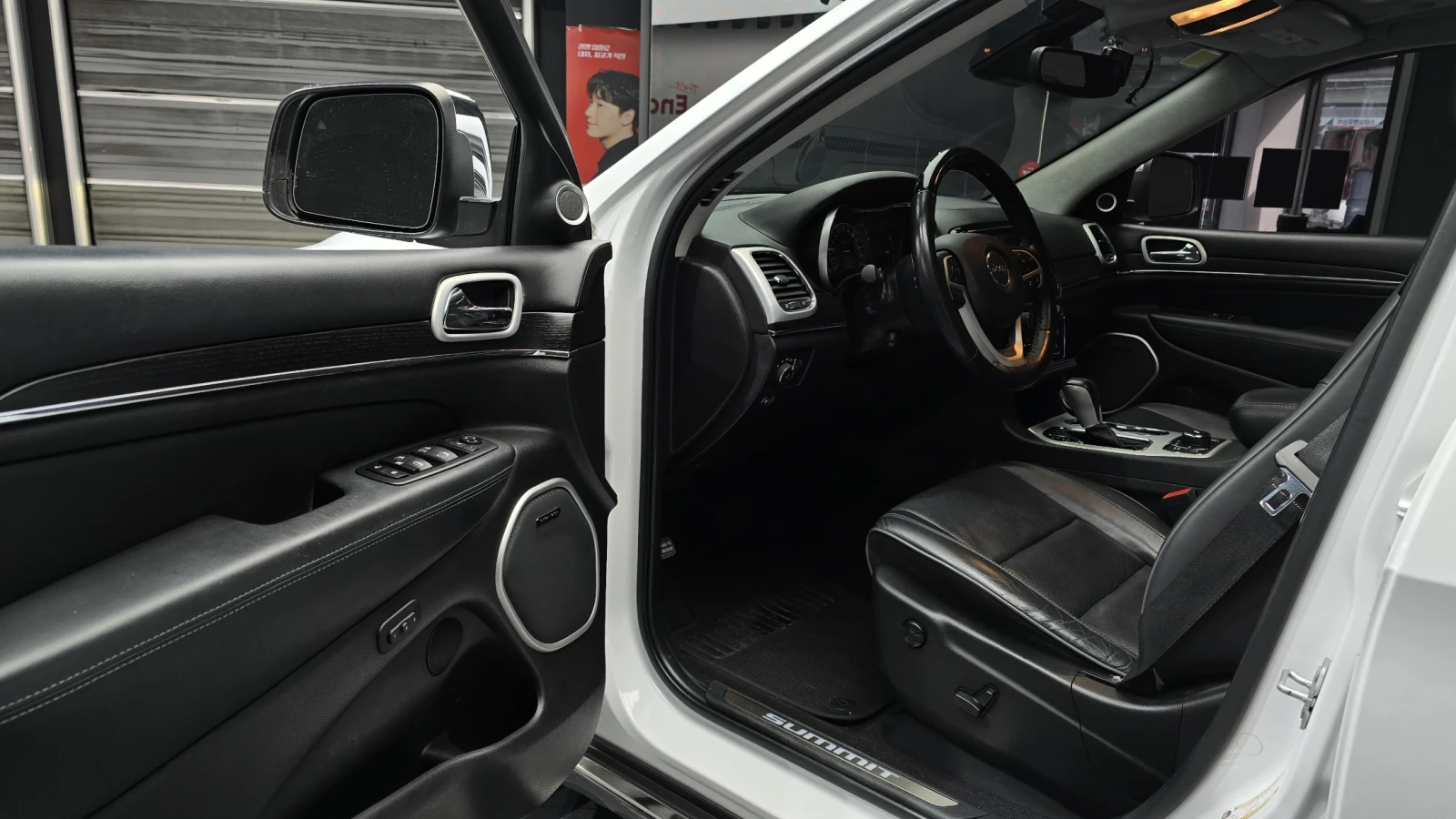 Jeep Grand cherokee 2020* SUMMIT* ОБДУХ* ДИСТРОНИК* HARMAN* PANO* 8ZF*, снимка 9 - Автомобили и джипове - 54750611