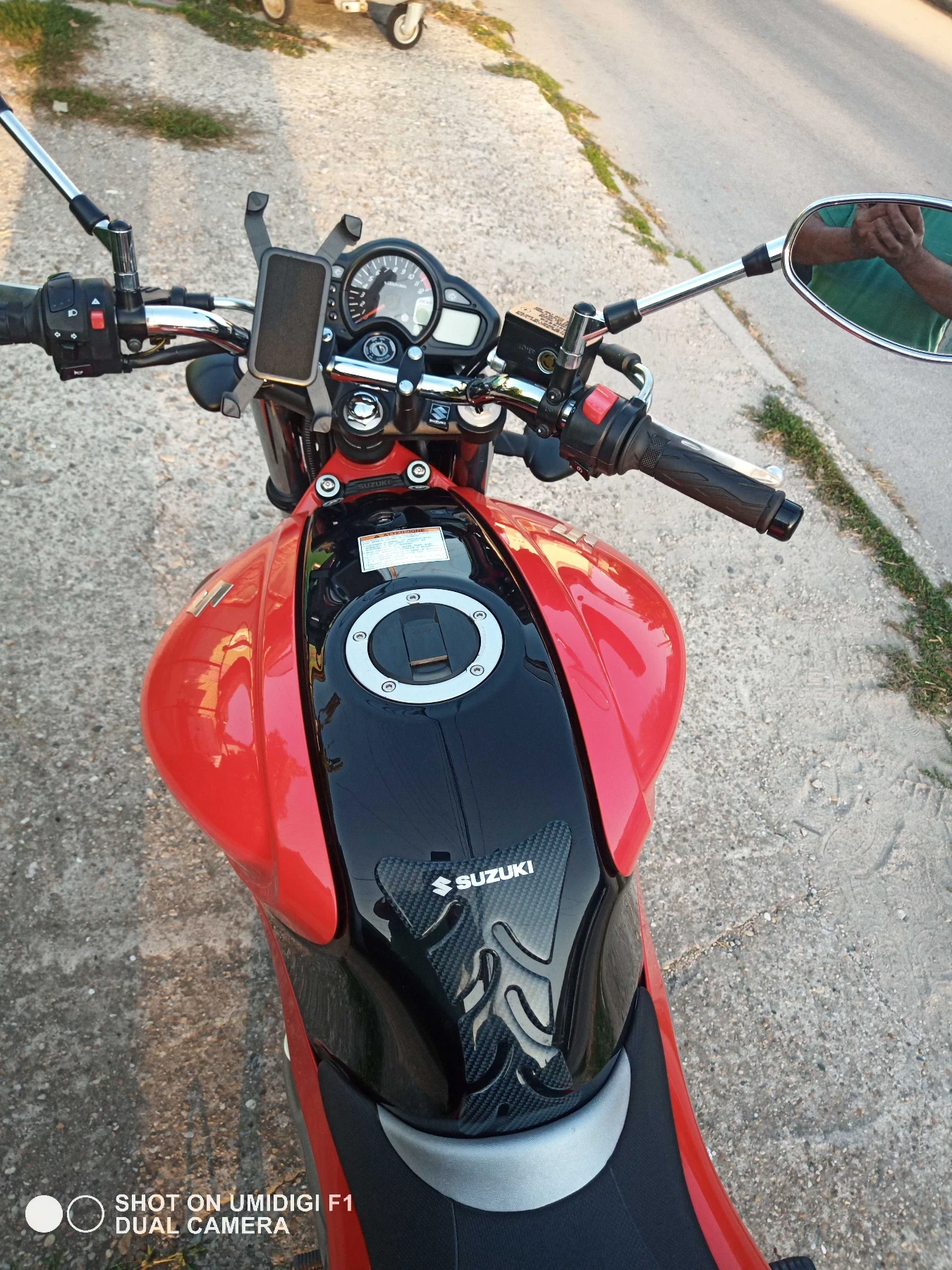 Suzuki Gladius, снимка 2 - Мотоциклети и мототехника - 56426159