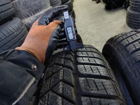 Гуми Зимни 225/40R19, снимка 2