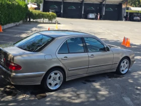 ������ Mercedes-Benz E 320