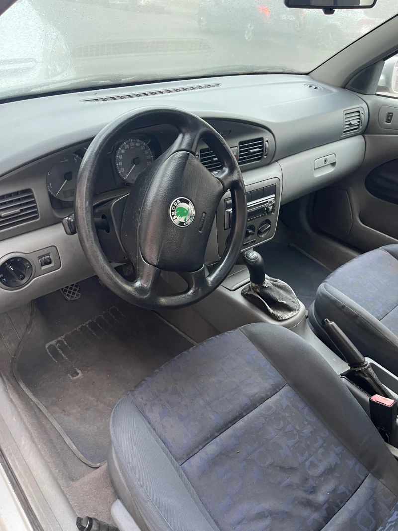 Skoda Octavia 1.6i, снимка 6 - Автомобили и джипове - 48224197