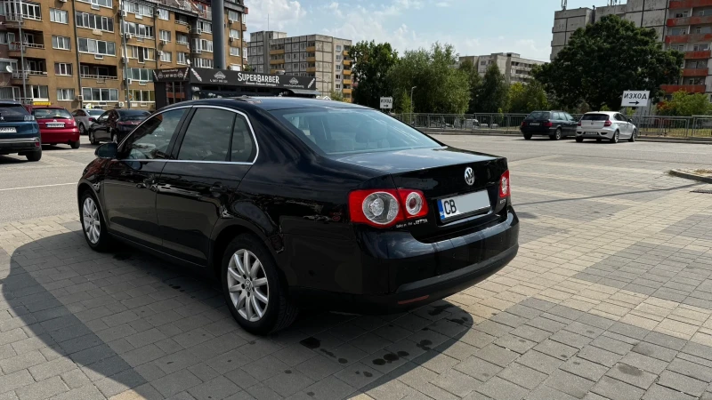VW Jetta 2.0 FSI, снимка 7 - Автомобили и джипове - 52472204