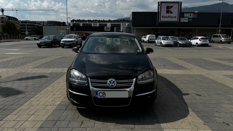 VW Jetta 2.0 FSI, снимка 2 - Автомобили и джипове - 52472204