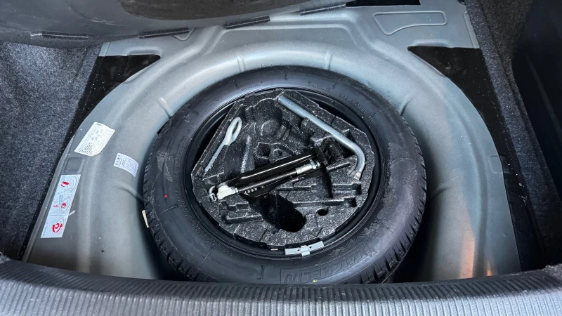 VW Jetta 2.0 FSI, снимка 14 - Автомобили и джипове - 52472204