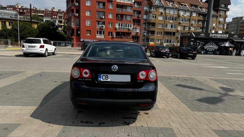 VW Jetta 2.0 FSI, снимка 6 - Автомобили и джипове - 52472204