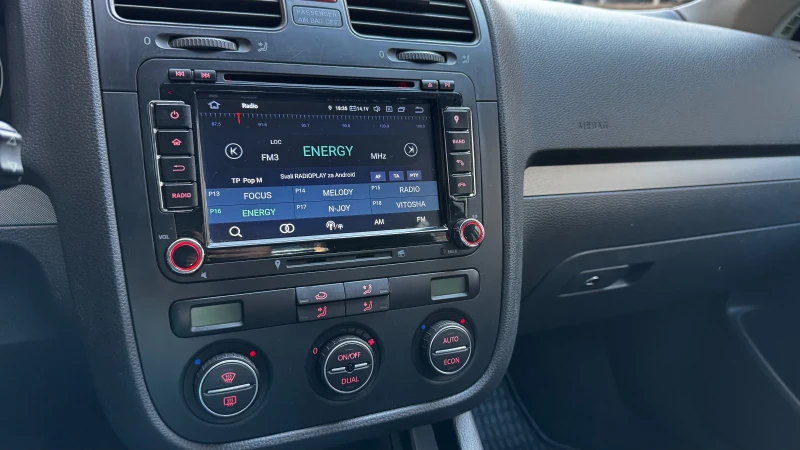 VW Jetta 2.0 FSI, снимка 11 - Автомобили и джипове - 52472204