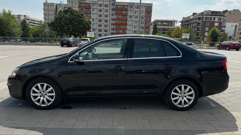VW Jetta 2.0 FSI, снимка 8 - Автомобили и джипове - 52472204