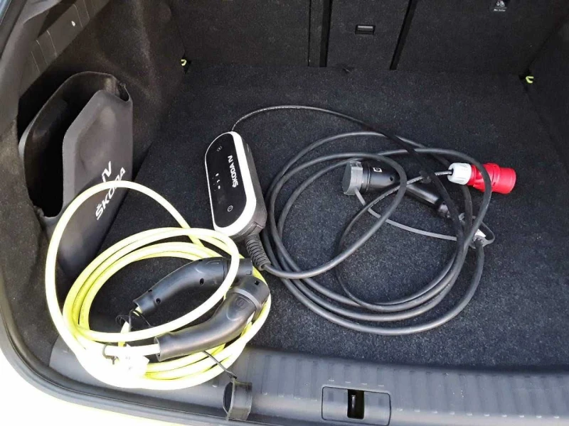 Skoda Enyaq 82 kWh - AWD vrs 299hp mamba green, снимка 6 - Автомобили и джипове - 52290605