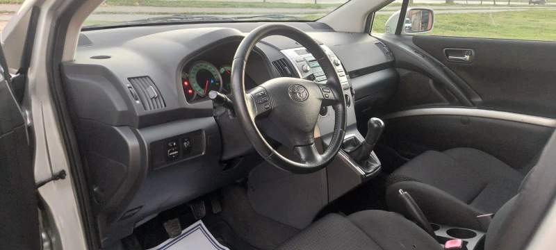 Toyota Corolla verso 2.2 d4d, снимка 16 - Автомобили и джипове - 52743887
