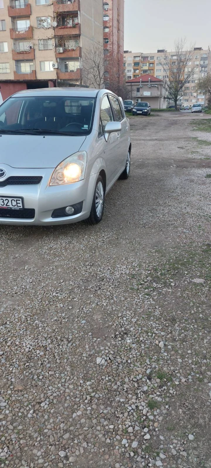 Toyota Corolla verso 2.2 d4d, снимка 2 - Автомобили и джипове - 52743887