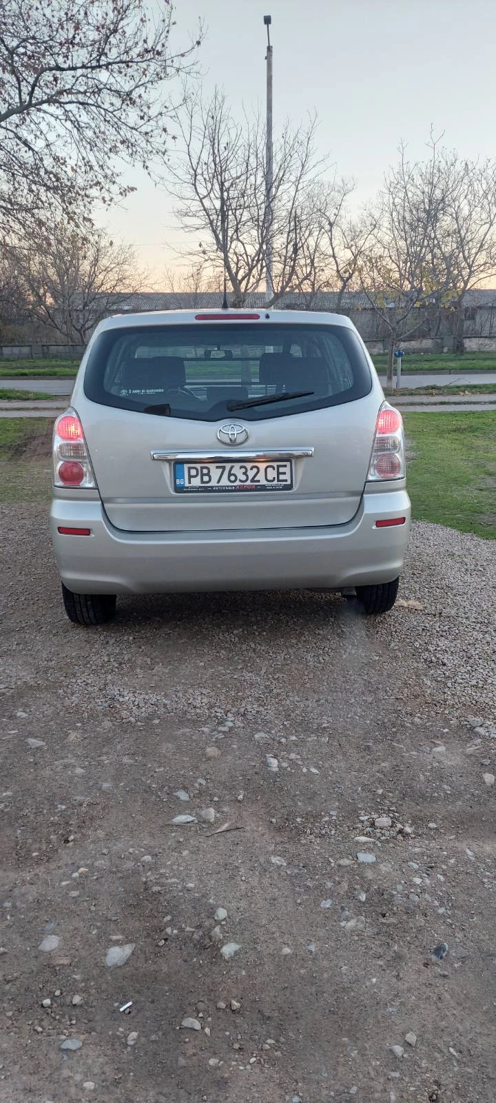 Toyota Corolla verso 2.2 d4d, снимка 3 - Автомобили и джипове - 52743887