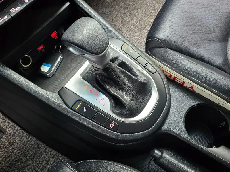 Kia K3 1.6 Trendy, снимка 9 - Автомобили и джипове - 56699252