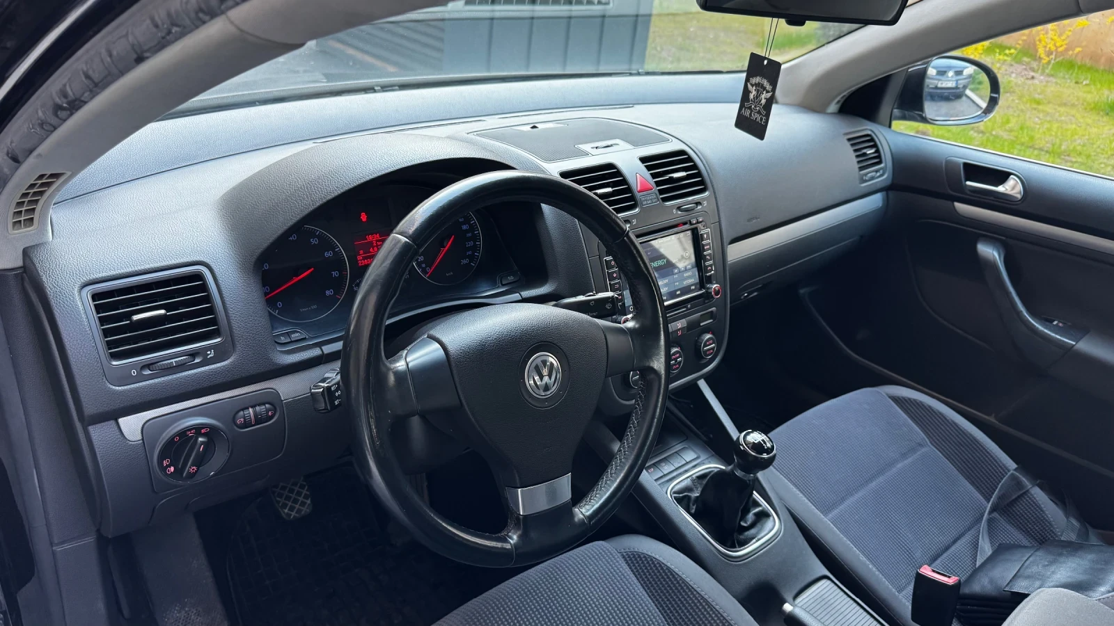 VW Jetta 2.0 FSI - изображение 8