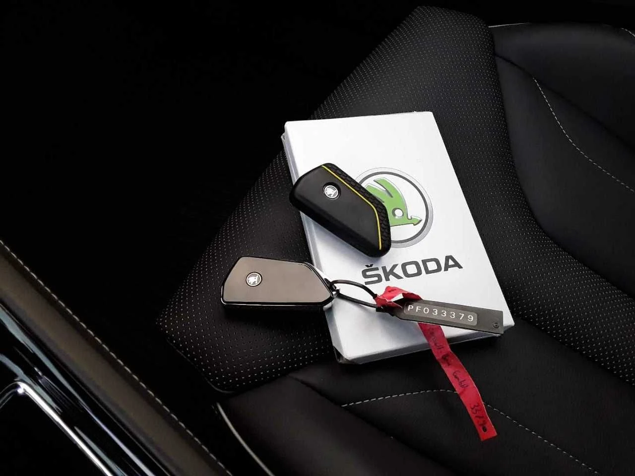 Skoda Enyaq 82 kWh - AWD vrs 299hp mamba green - изображение 10