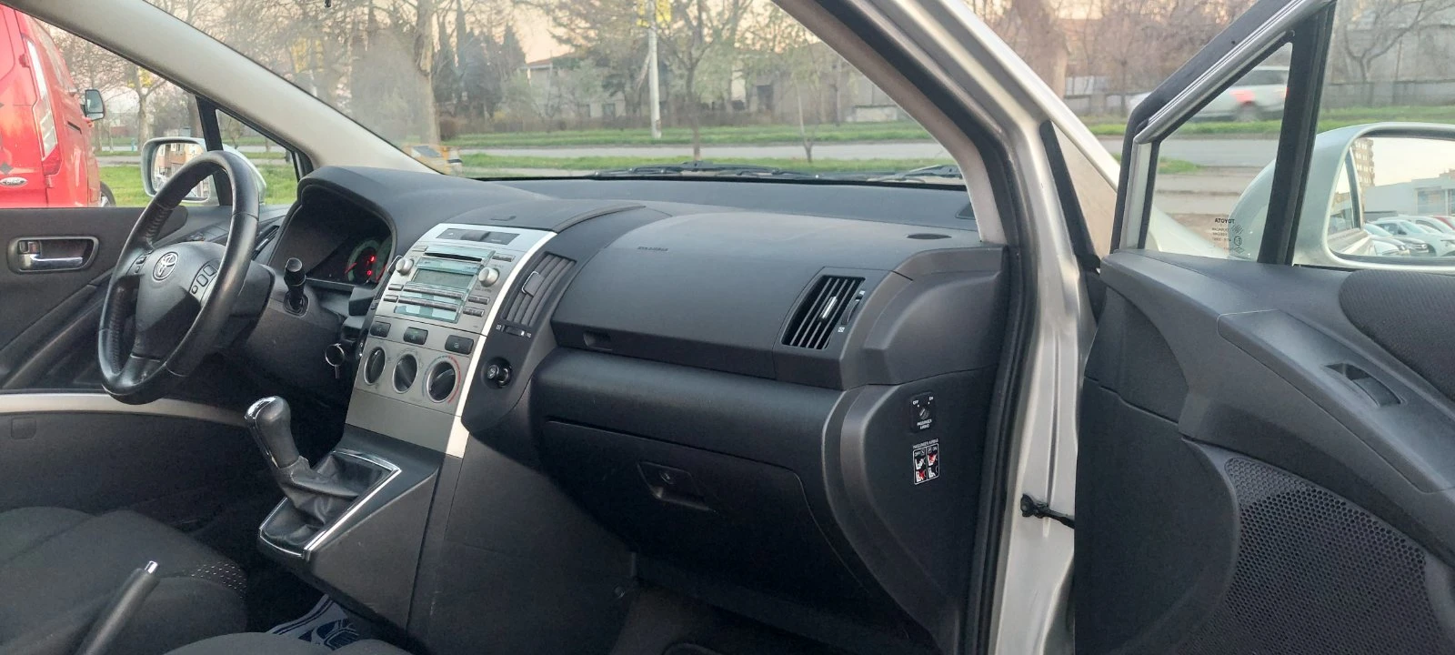 Toyota Corolla verso 2.2 d4d - изображение 9