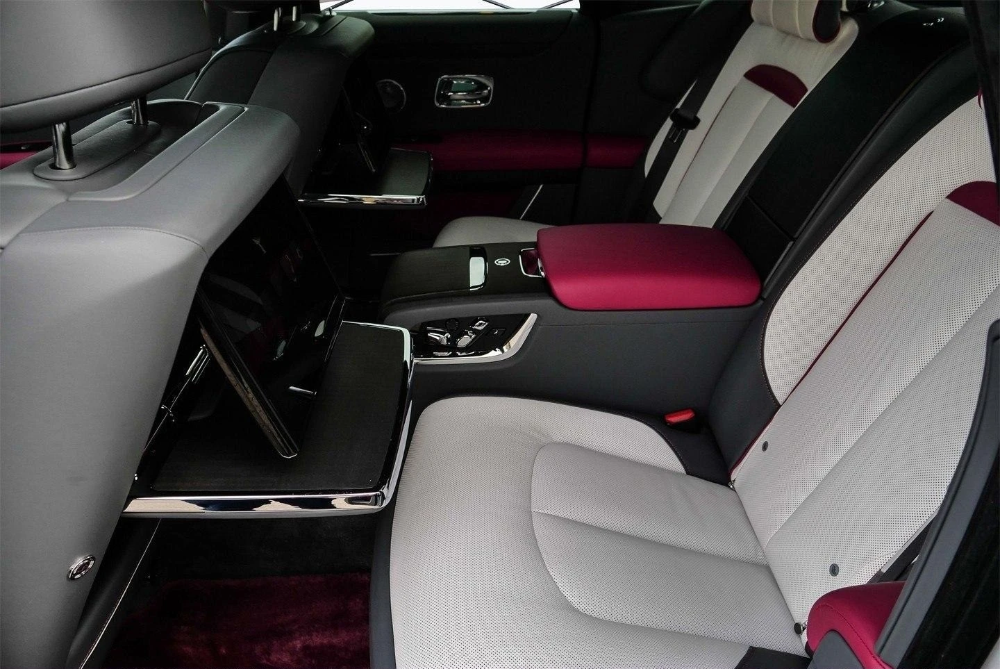 Rolls-Royce Ghost SERIES II/FACELIFT/BESPOKE/4SEATS/TV/SHOOTING STAR | Mobile.bg � ����������� 13