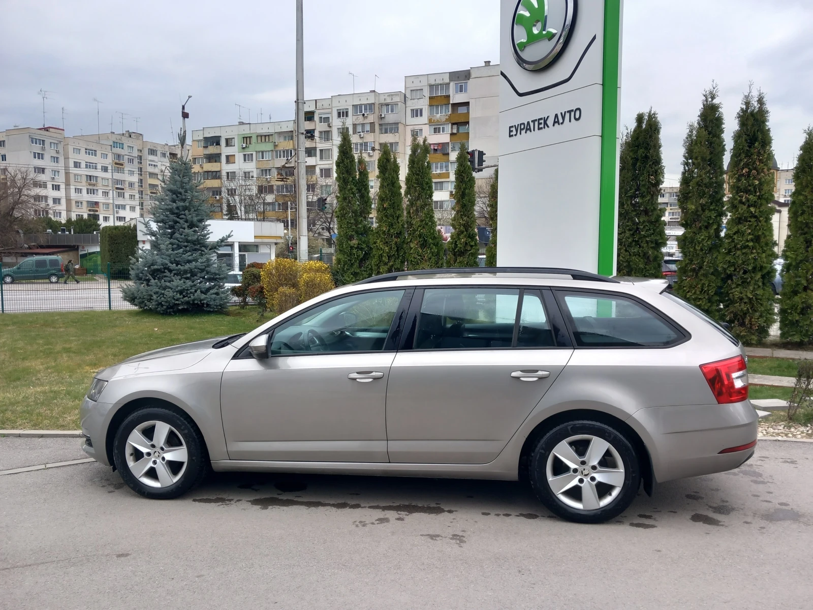 Skoda Octavia 1.6TDI /6MT, снимка 5 - Автомобили и джипове - 53902813
