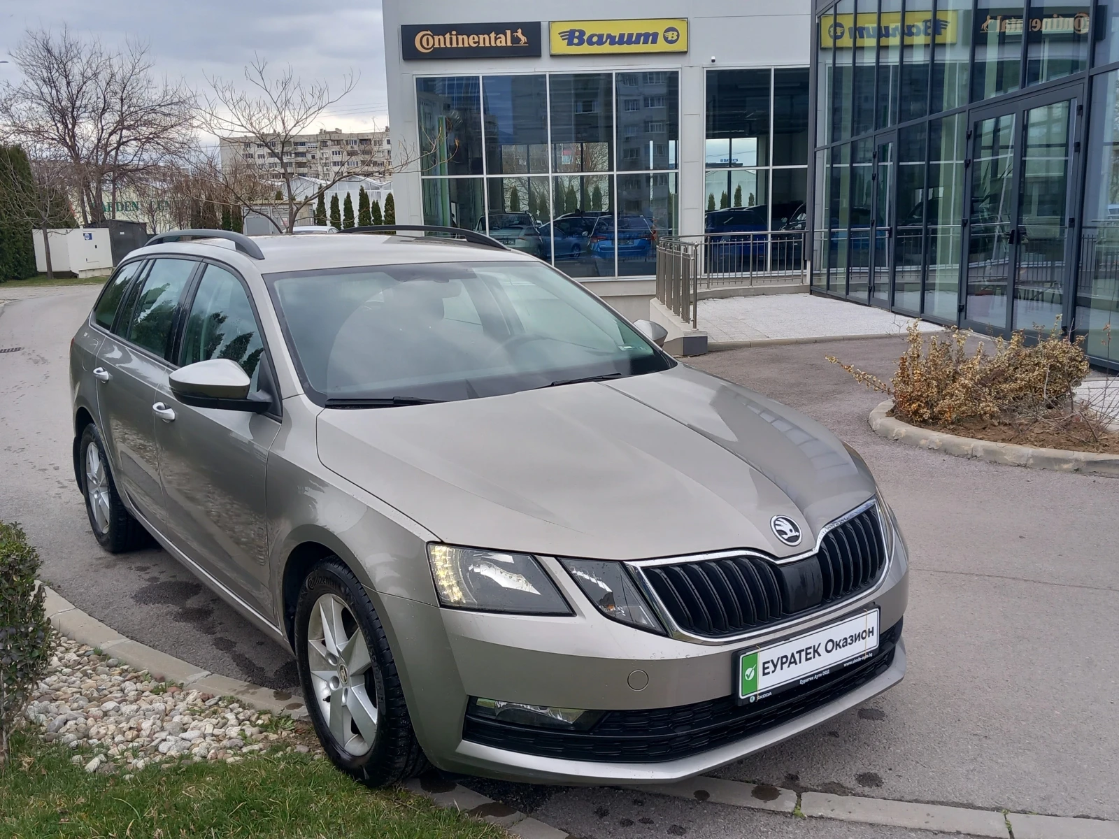 Skoda Octavia 1.6TDI /6MT, снимка 2 - Автомобили и джипове - 53902813