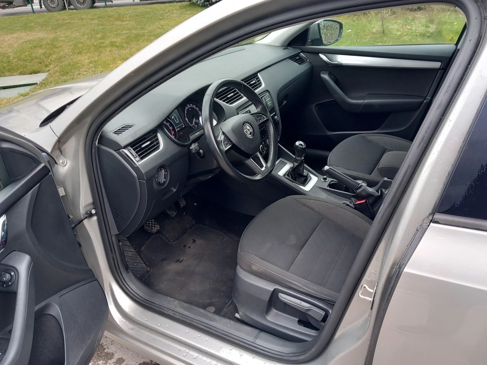 Skoda Octavia 1.6TDI /6MT, снимка 6 - Автомобили и джипове - 53902813