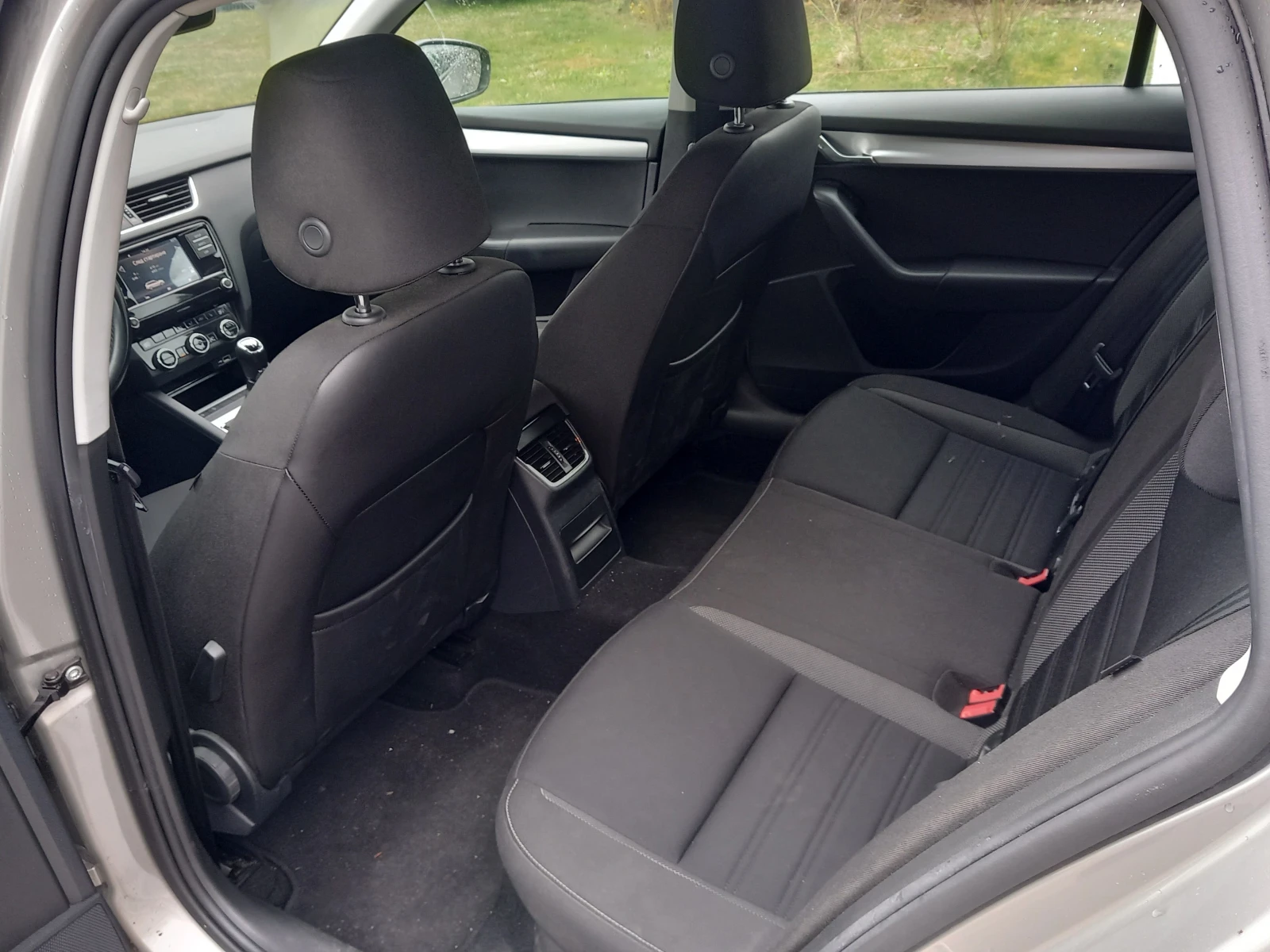 Skoda Octavia 1.6TDI /6MT, снимка 7 - Автомобили и джипове - 53902813