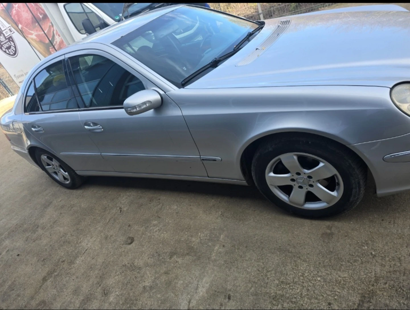 Mercedes-Benz E 220, снимка 3 - Автомобили и джипове - 54028304