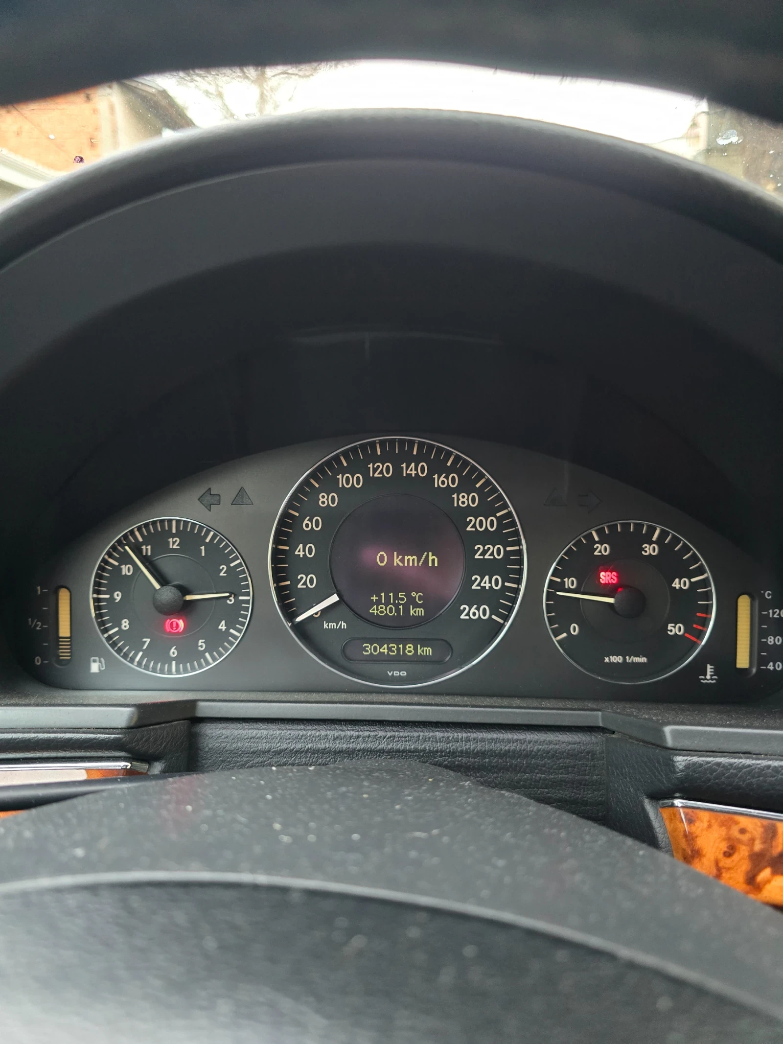 Mercedes-Benz E 220, снимка 4 - Автомобили и джипове - 54028304