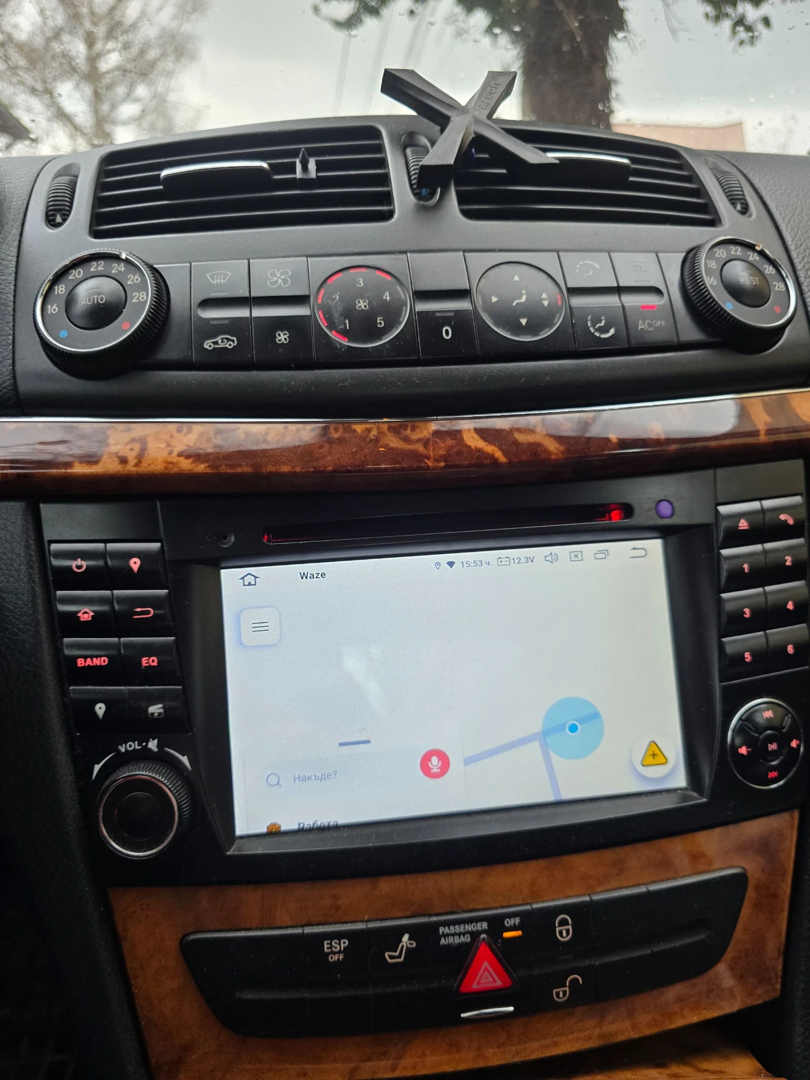 Mercedes-Benz E 220, снимка 5 - Автомобили и джипове - 54028304