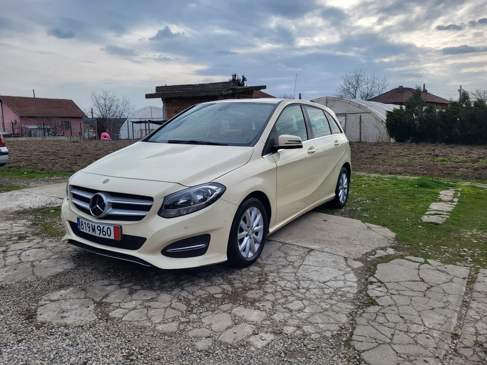 Mercedes-Benz B 200