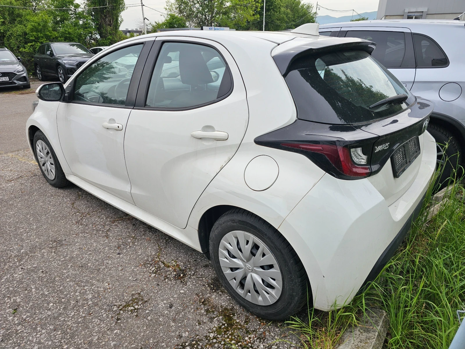 Toyota Yaris 1.5 Hybrid, снимка 2 - Автомобили и джипове - 54502331