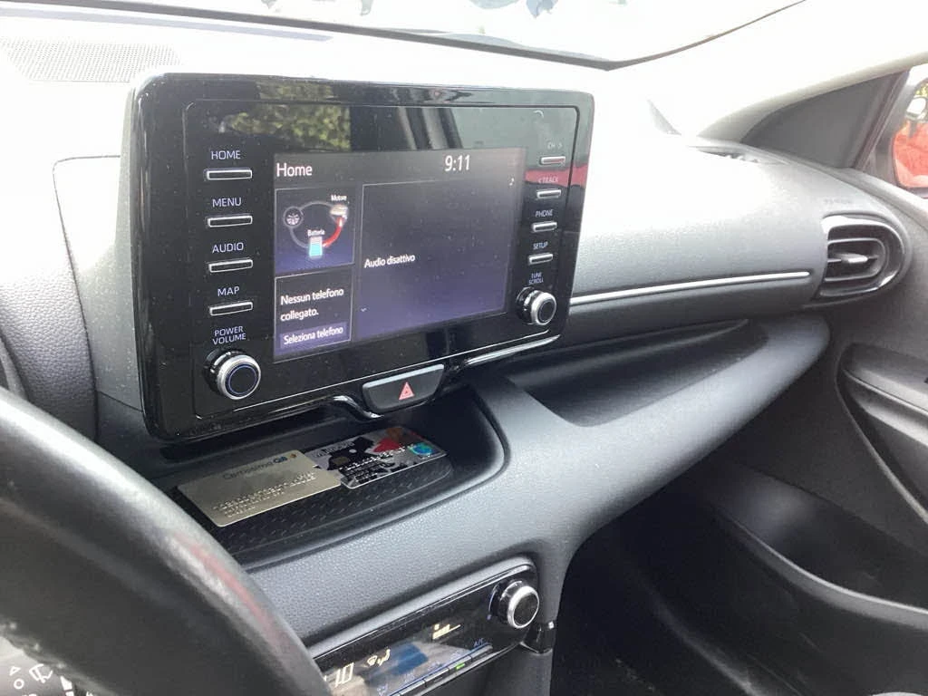 Toyota Yaris 1.5 Hybrid, снимка 9 - Автомобили и джипове - 54502331