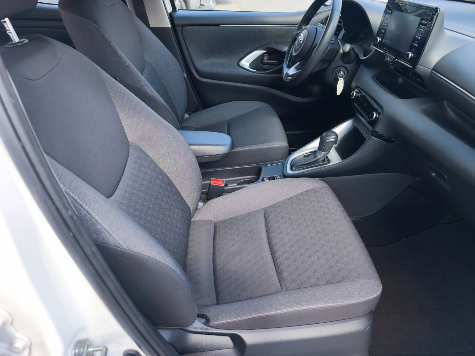 Toyota Yaris 1.5 Hybrid | Mobile.bg � ����������� 15