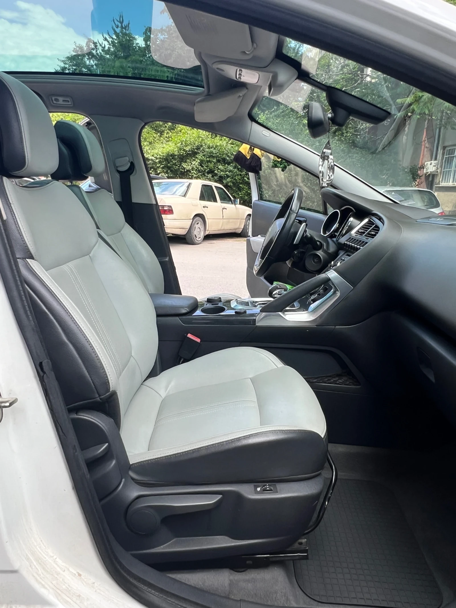 Peugeot 3008 2.0 HDi HYbrid4, снимка 12 - Автомобили и джипове - 54667619