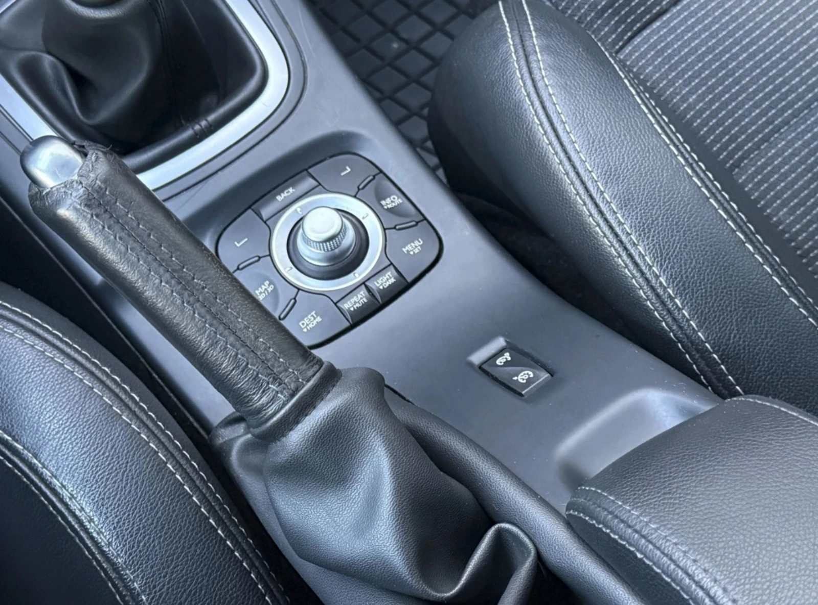 Renault Megane, снимка 11 - Автомобили и джипове - 54720275