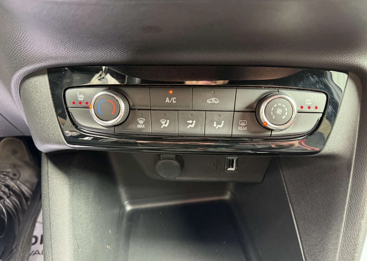 Opel Corsa 1.2 TURBO* GS-line* DIGITAL COCKPIT* KTEO* COC, снимка 11 - Автомобили и джипове - 54820403