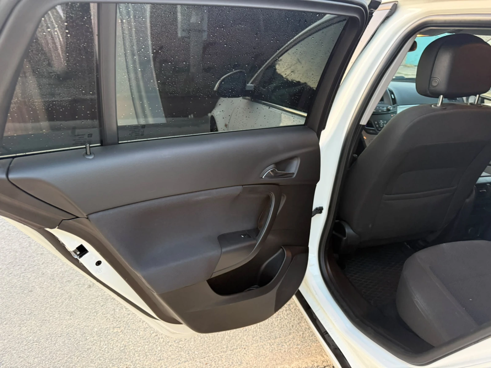 Opel Insignia 2.0CDTI AUTOMATIC, снимка 10 - Автомобили и джипове - 55452910