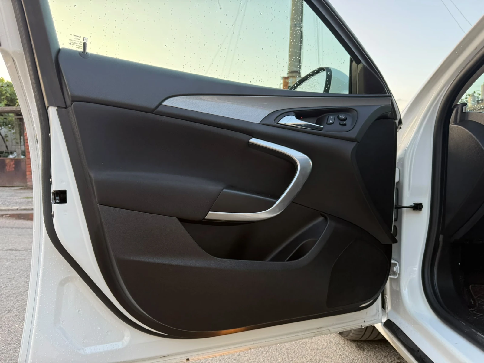 Opel Insignia 2.0CDTI AUTOMATIC, снимка 8 - Автомобили и джипове - 55452910