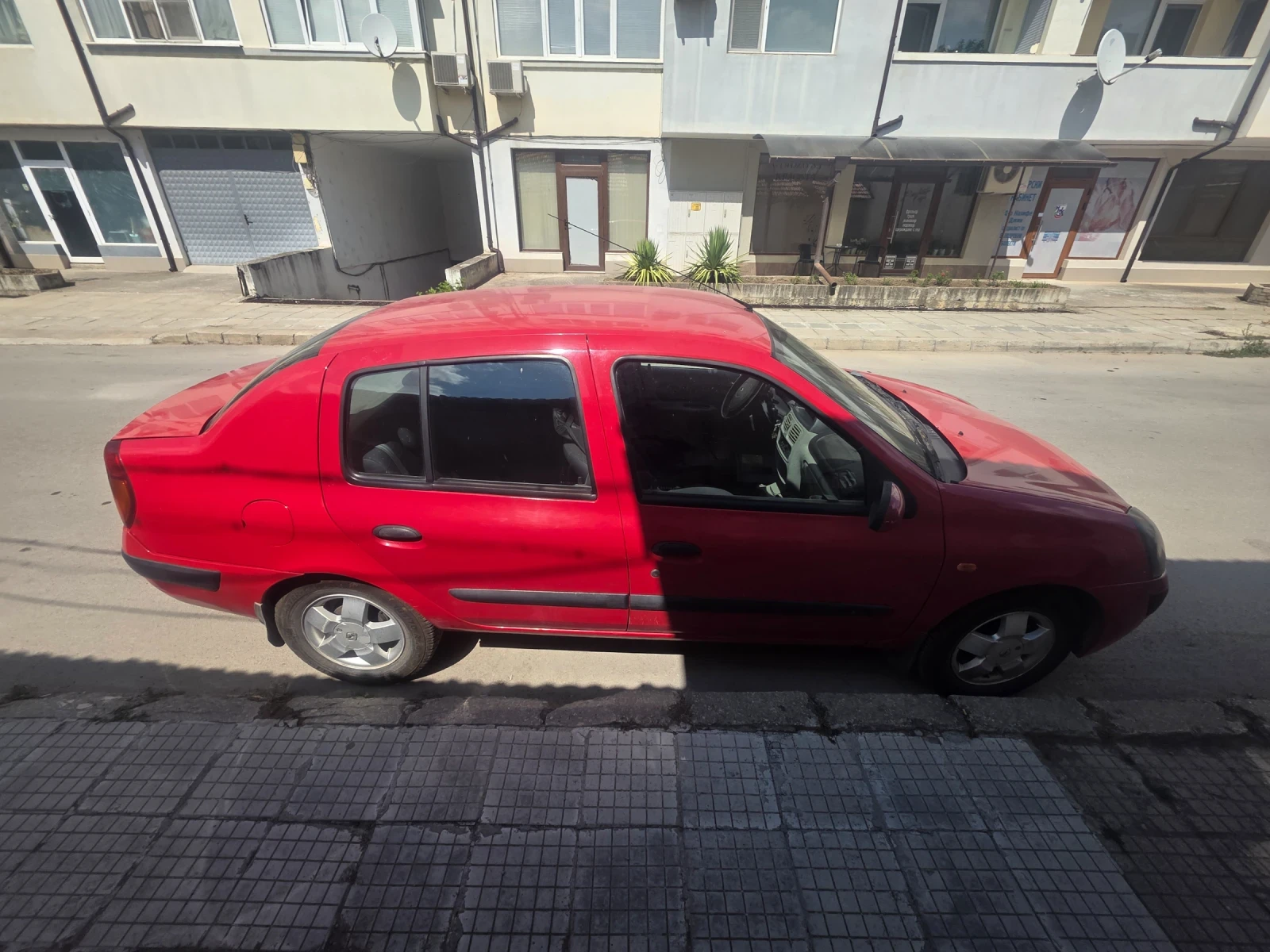Renault Clio, снимка 4 - Автомобили и джипове - 55890641