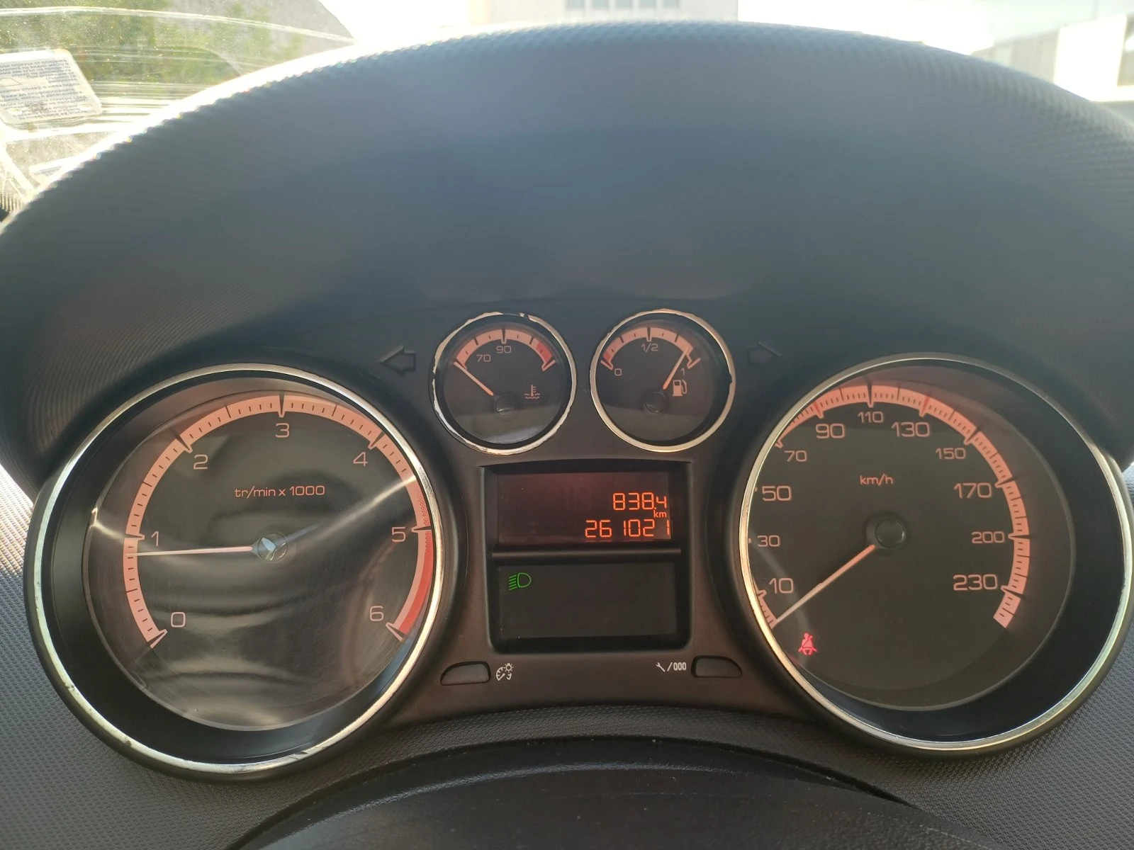 Peugeot 308 1.6 HDI, снимка 10 - Автомобили и джипове - 56126780