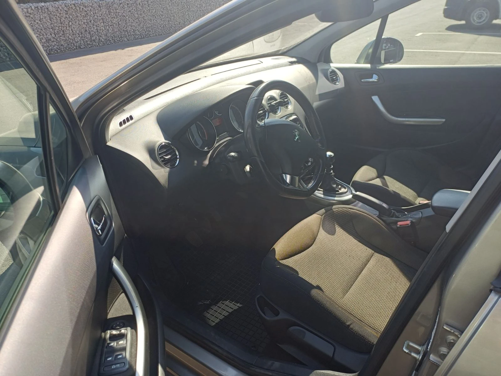 Peugeot 308 1.6 HDI, снимка 11 - Автомобили и джипове - 56126780
