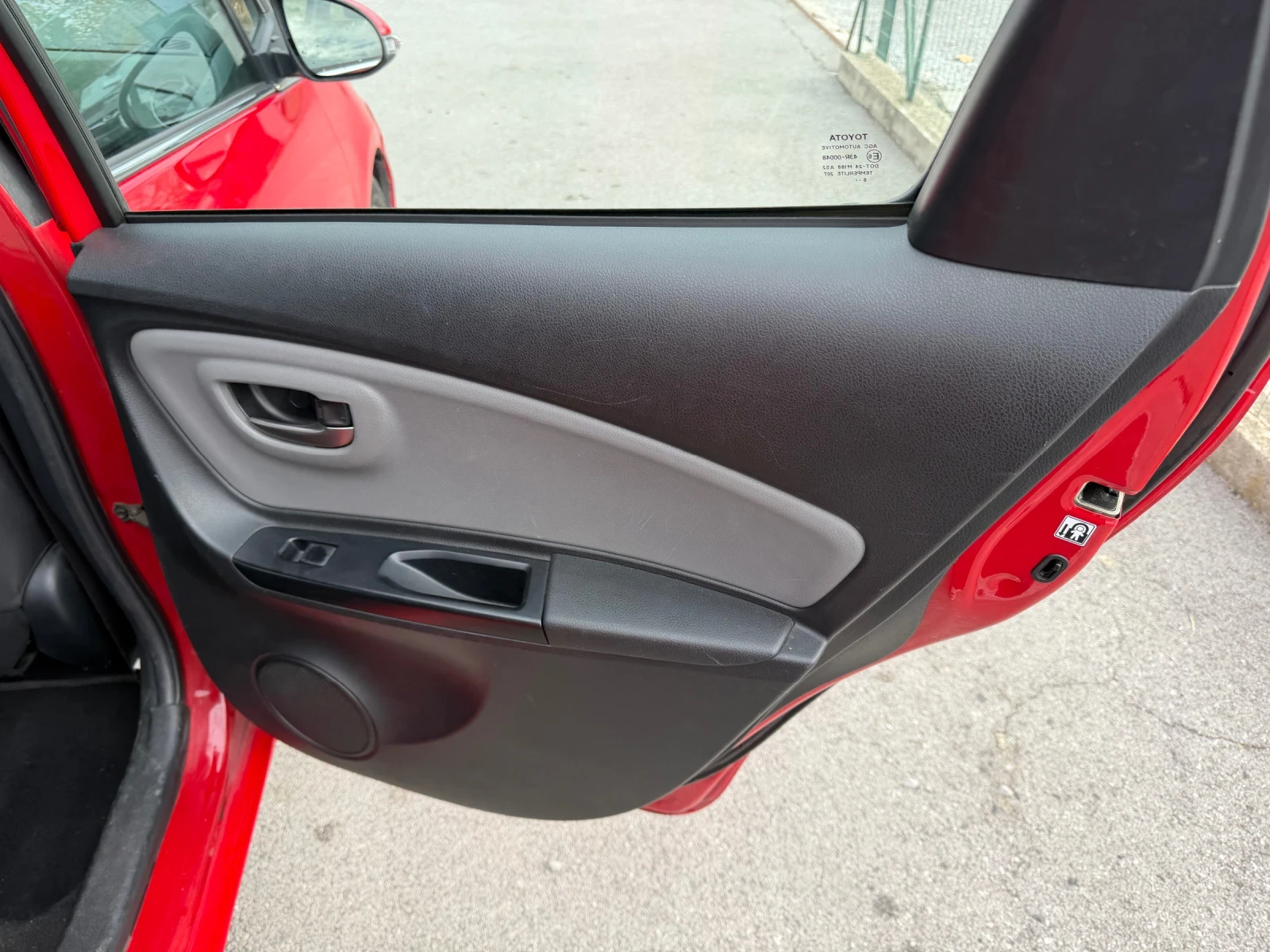 Toyota Yaris 1.4 D4D, снимка 7 - Автомобили и джипове - 56470780