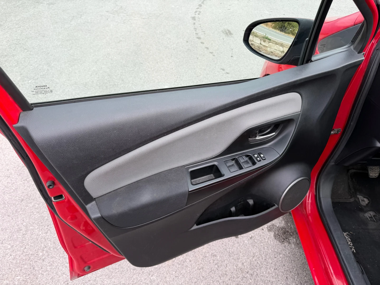 Toyota Yaris 1.4 D4D, снимка 11 - Автомобили и джипове - 56470780