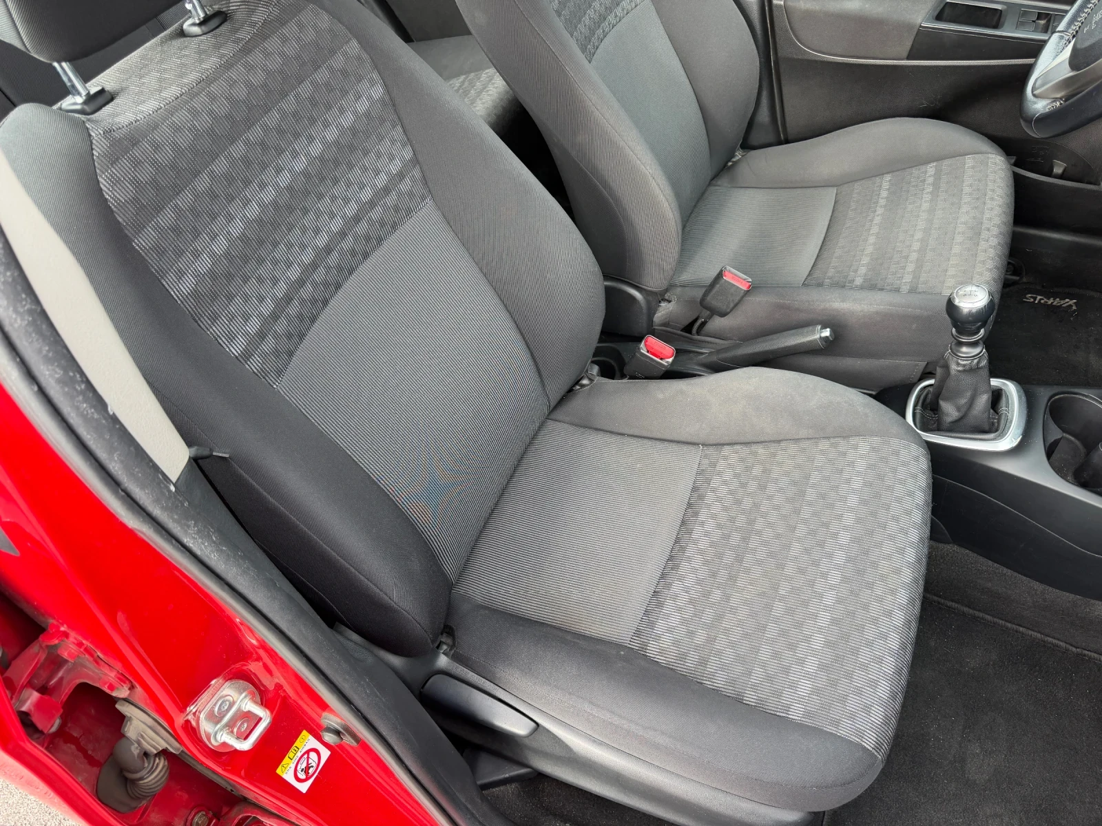 Toyota Yaris 1.4 D4D, снимка 12 - Автомобили и джипове - 56470780