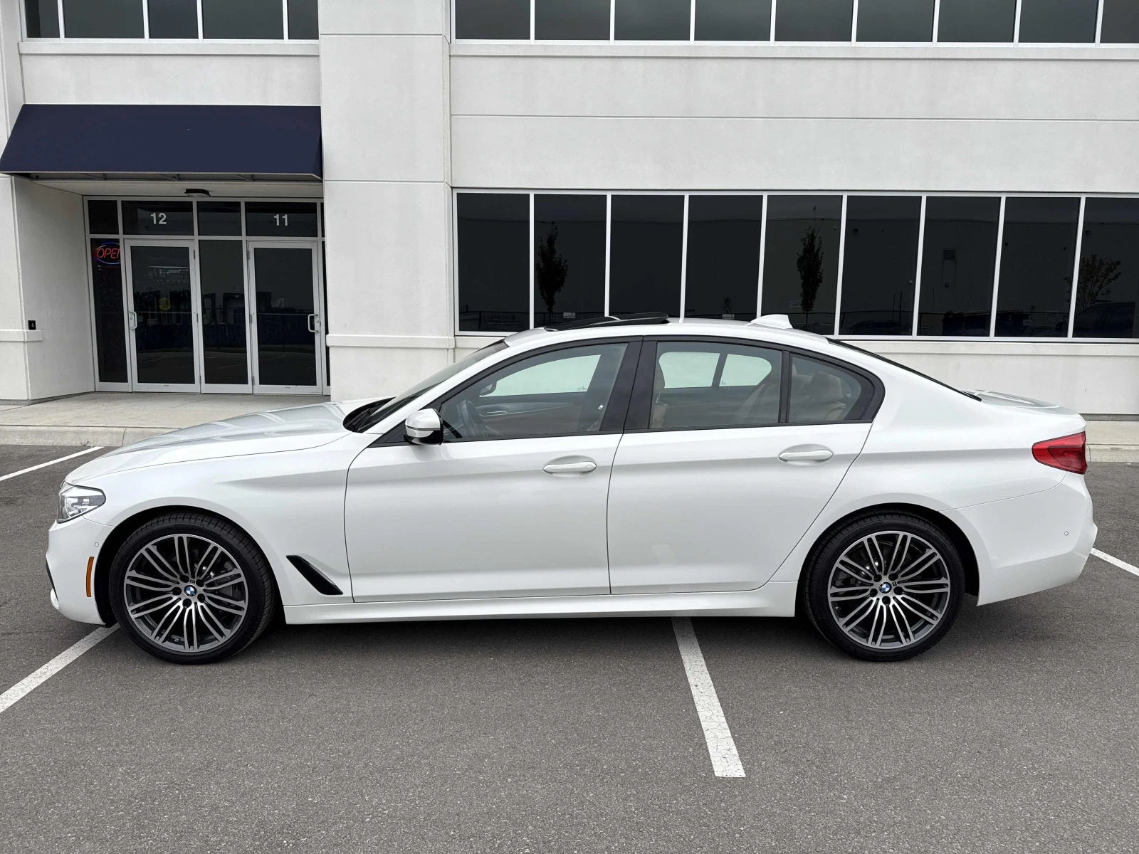 BMW 530 i xDrive / Carfax / ������ | Mobile.bg � ����������� 2