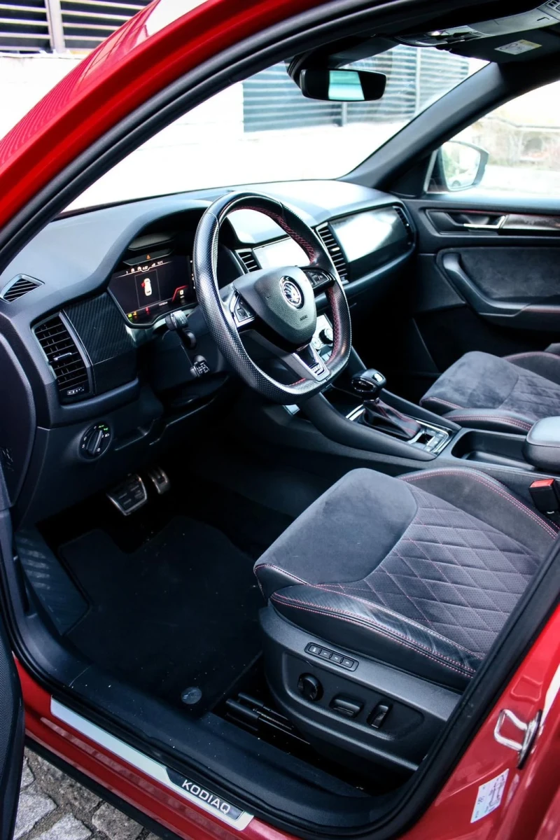 Skoda Kodiaq RS 2.0_BiTDI 240kc_4x4_DSG_2020 г._7m_Velvet Red, снимка 14 - Автомобили и джипове - 52265153
